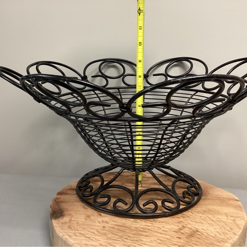 Fruit Bowl - Bread Basket - Heavy Metal Wire Type Design - Excellent Condition - Picture 7 of 9